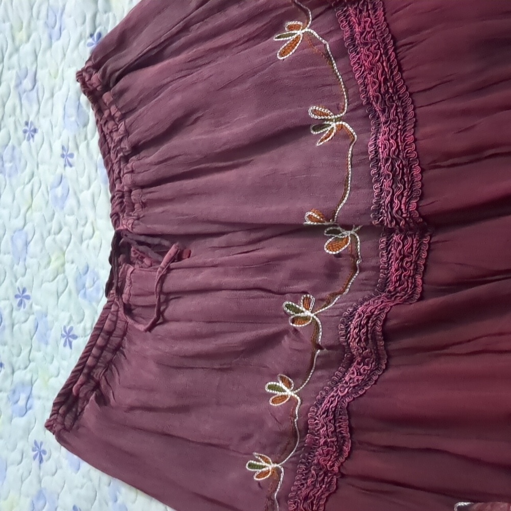 Elegant Skirt And Top - Picture 2 of 4